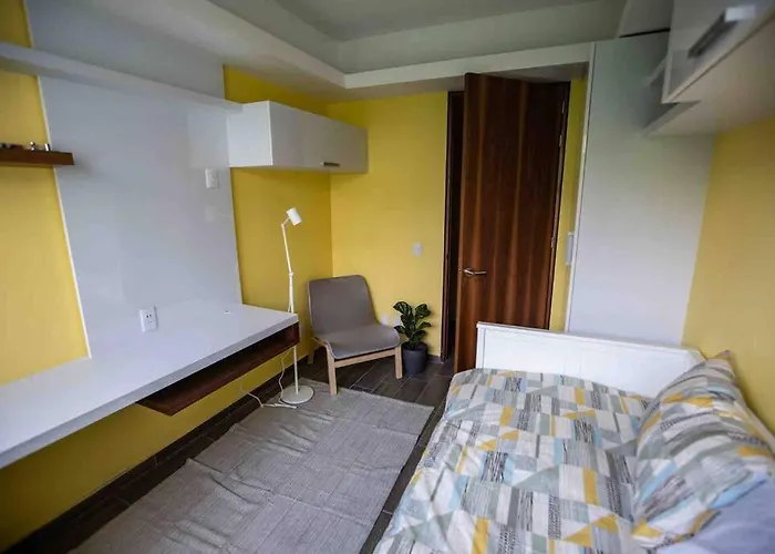 Modern Artist Apt., Overlooking Parque Espana